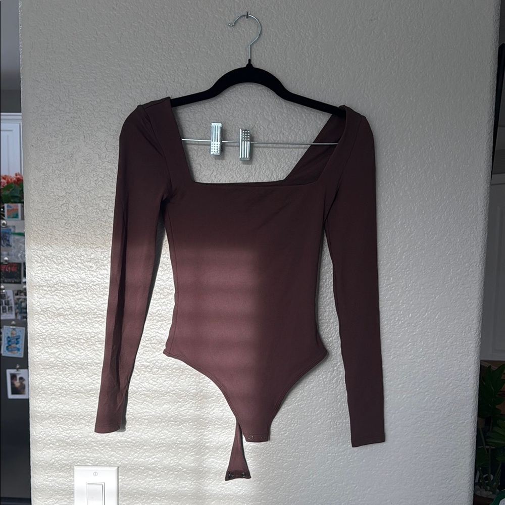 Aritzia Long Sleeve Bodysuit in Deep Brown
